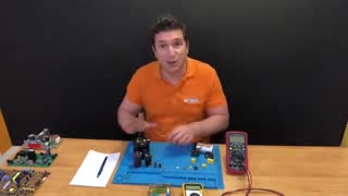 <� 3 "What is a capacitor and what is it used for?" Practical Electronics Course
