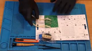 <� 10 "LEARN TO SOLDER CALMLY" Practical Electronics Course
